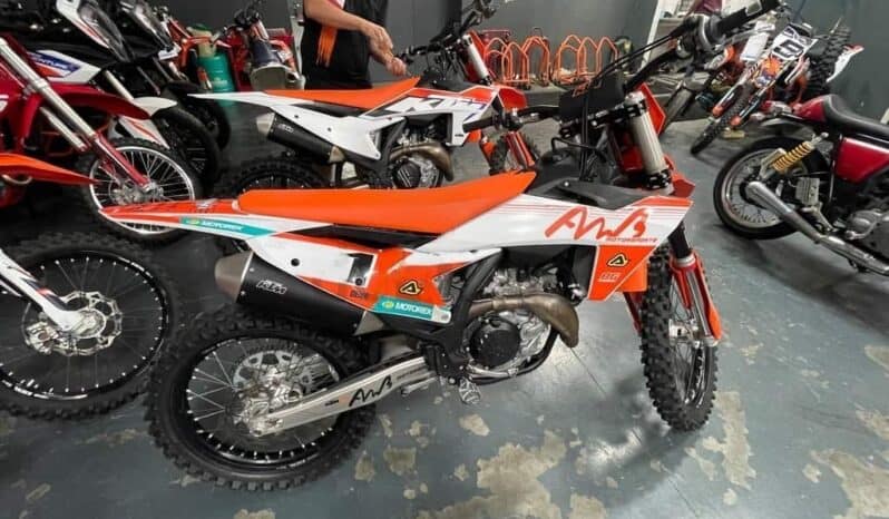 
								KTM 450 Sx-F 2023 full									