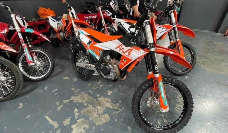 
								KTM 450 Sx-F 2023 full									