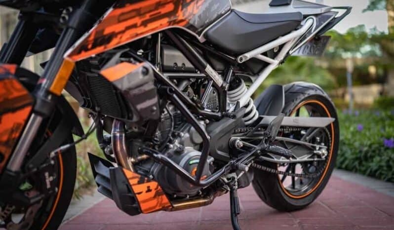 
								KTM 390 Duke 2022 full									