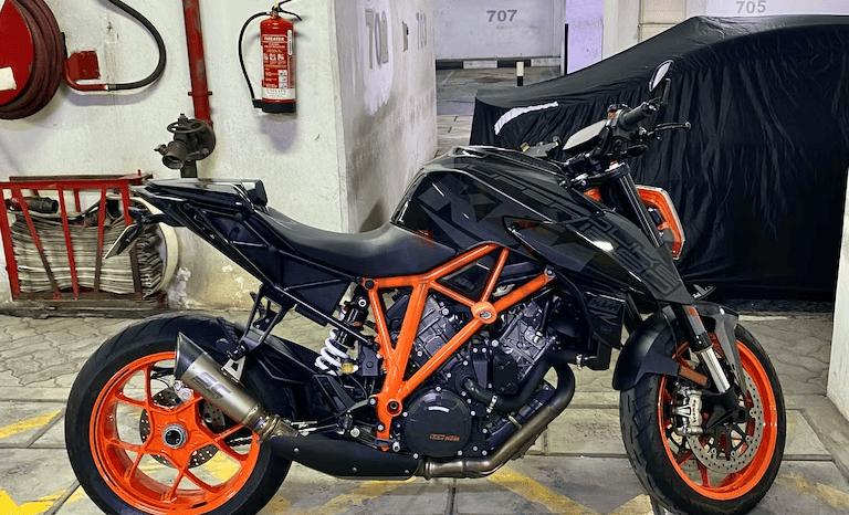 
								KTM 1290 Super Duke R 2018 full									