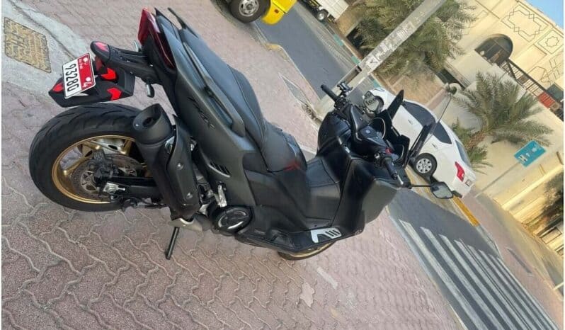 
								YAMAHA Tmax 560 (Xp560E) 2021 full									