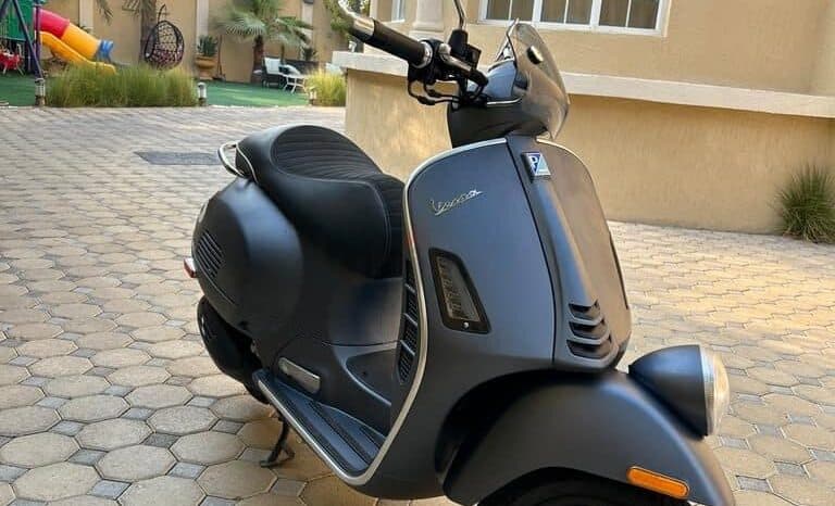 
								VESPA Gtv 300 Sei Giorni 2022 full									