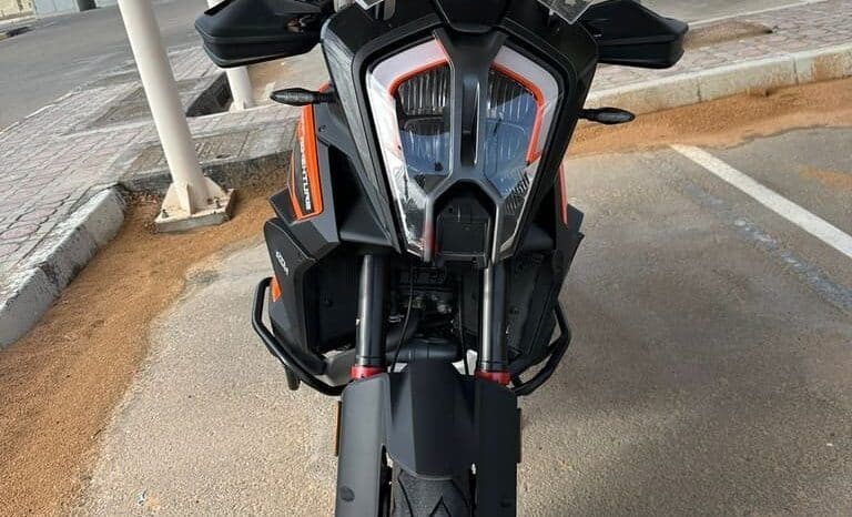 
								KTM 1290 Super Adventure S 2022 full									